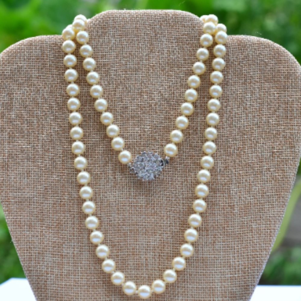 Elegant Vintage Joan Rivers Long Faux Pearl Necklace